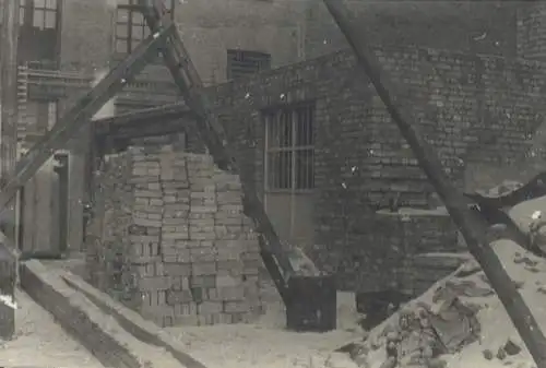 Original Foto Berlin Kreuzberg, Baustelle Naunynstraße 3, um 1945/46, ca. 13 x 18 cm