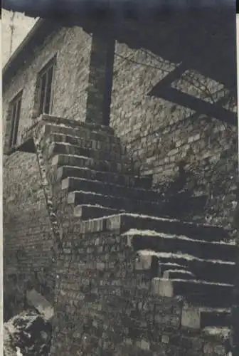 Original Foto Berlin Kreuzberg, Baustelle Naunynstraße 3, Hoftreppe, um 1945/46, ca. 13 x 18 cm