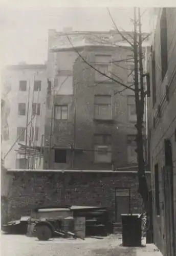 Original Foto Berlin Kreuzberg, Naunynstraße 3, Hofseite, um 1945/46, ca. 13 x 18 cm