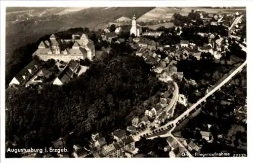 Ak Augustusburg im Erzgebirge, Fliegeraufnahme, Schloss