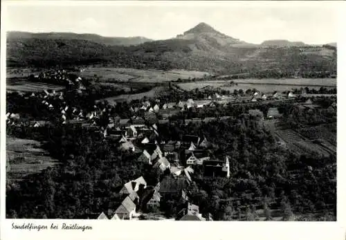 Ak Sondelfingen Reutlingen in Württemberg, Landschaftsaufnahme, Häuser, Berg im Hintergrund, Schw
