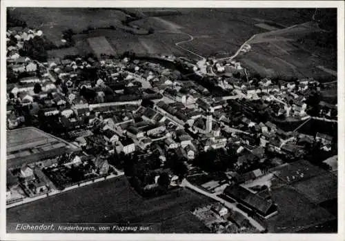 Ak Eichendorf in Niederbayern, Luftaufnahme von  Niederbayern, Gebäude, Felder, Landschaft