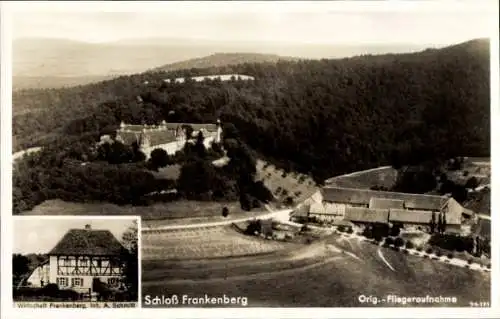 Ak Frankenberg in Sachsen, Luftaufnahme von Schloss  Wirtschaftsgebäude, Waldlandschaft