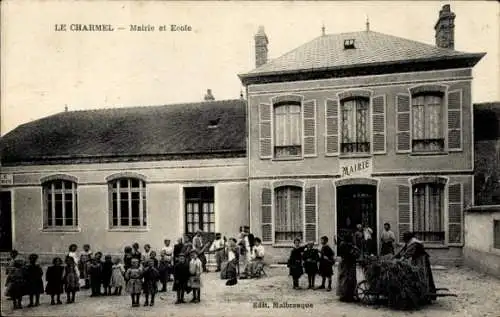 CPA Le Charmel Aisne, Mairie, Ecole