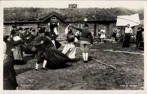 Ak Røros Norwegen, Tanz, Trachten