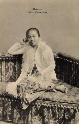 PC Batavia Jakarta Java Indonesia, Native Girls