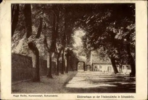 Ak Świdnica Schweidnitz Schlesien, Glöcknerhaus an der Friedenskirche, Bäume, historische Arch...
