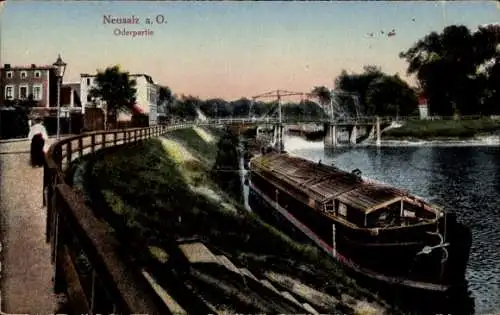 Ak Nowa Sól Neusalz an der Oder Schlesien, Straße an der Oder, Kahn, Brücke