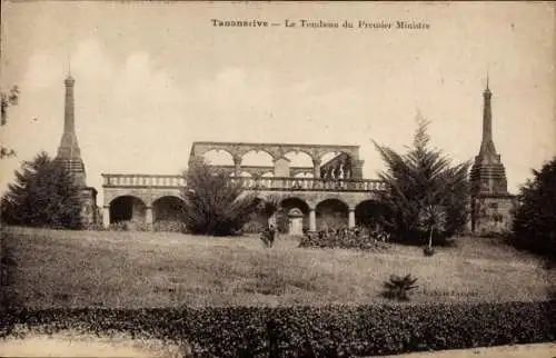 Ak Antananarivo Tananarive Madagaskar, Tombau du Premier Ministre, Gebäude, Grüne Umgebung