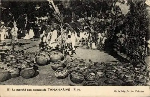 Ak Tananarive Madagaskar, Le marché aus poteries, Töpfermarkt