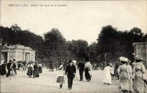 Ak Bruxelles Brüssel, Eintritt zum Bois de la Cambre, Menschenmenge, historische Kleidung, Bäume