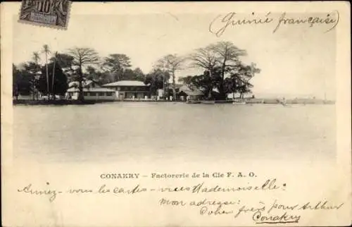 Ak Conakry Guinea, Ansicht von  Factorerie der Cie F. A. O., Wasseransicht, Bäume
