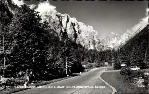 Ak Kötschach Mauthen in Kärnten, Berglandschaft, Straße, Wälder, Felsen, Postkartenmotiv