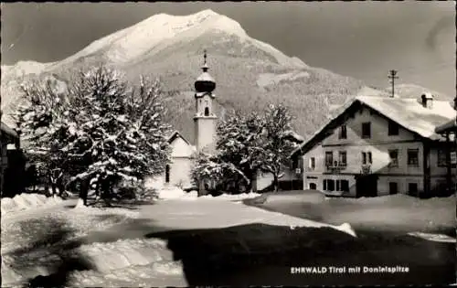 Ak Ehrwald in Tirol, Winteransicht, Kirche, Danielspitze