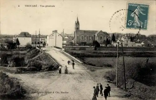 Ak Thouaré sur Loire Loire Atlantique, Allgemeine Ansicht von  Kirche, ländliche Umgebung
