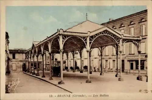 Ak Branne Gironde, Markthalle,  Architektur, ruhige Straßenszene, Gebäude im Hintergrund