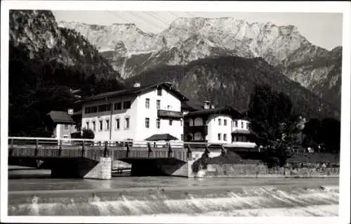 Ak Marktschellenberg Berchtesgadener Land, Schöne Landschaft, Gebäude, Berg im Hintergrund, Fluss