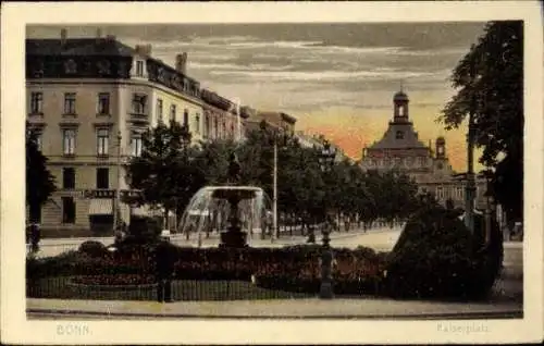 Ak Bonn am Rhein, Kaiserplatz, Gebäude, Brunnen, Bäume, Abendatmosphäre