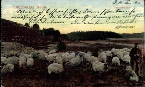 Ak Lüneburger Heide, Landschaft mit Schafen, Mann im Anzug, Handgeschriebener Text