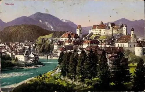 Ak Füssen im Allgäu, Stadtansicht, Schlösser, Berge, Fluss, Architektur