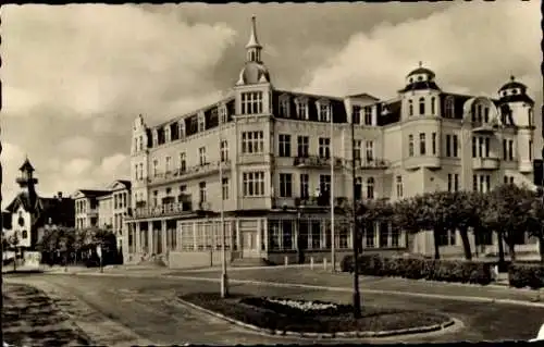 Ak Ostseebad Zinnowitz auf Usedom, Architektur, Hotel, Straße, Wolken, Ostseebad, 