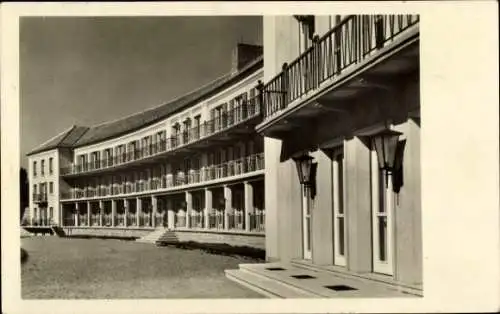 Ak Tabarz im Thüringer Wald, FDGB Ferienheim Theo Neubauer, elegante Architektur, viele Balkone, 