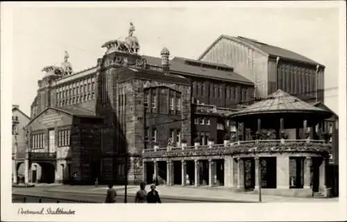 Ak Dortmund im Ruhrgebiet, Stadttheater,  Architektur, skulptierte Dächer, schwarz-weiße Fotograf