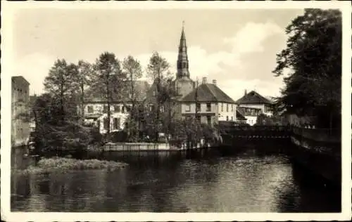 Ak Bocholt im Münsterland, Stadtansicht, Wasser, Gebäude, Kirche, Bäume
