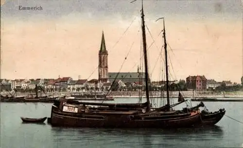 Ak Emmerich am Niederrhein, Segelschiff im Rhein, Blick zum Ort, Kirche