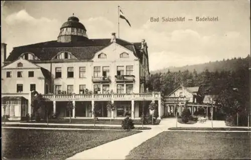 Ak Bad Salzschlirf in Hessen, Badehotel, Architektur, Flagge, Garten, Jalan