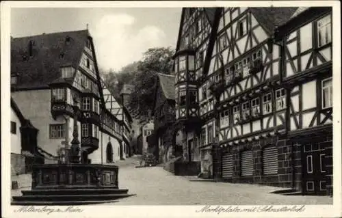 Ak Miltenberg am Main Unterfranken, Miltenberg a. Main, Marktplate mit Schnatterloch,  Fachwerkhä