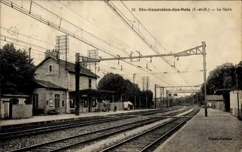 Ak Sainte Genevieve des Bois Essonne, Bahnhof Gleisseite