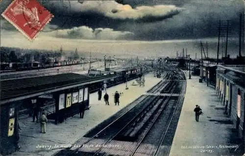 Ak Juvisy Essonne, Bahnhof bei Nacht, Gleisseite