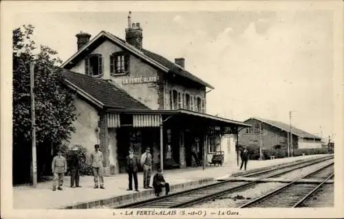 Ak La Ferté Alais Essonne, Bahnhof Gleisseite