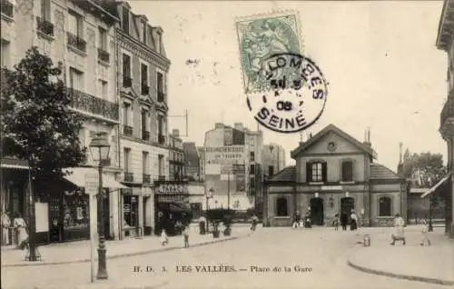 Ak Les Vallées Hauts de Seine, Place de la Gare