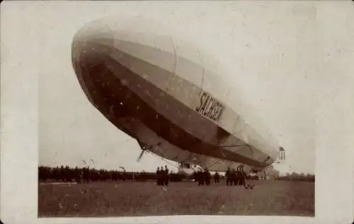Foto Ak Zeitz im Burgenlandkreis, Zeppelin Z III Sachsen, Landung 3. 8. 1913