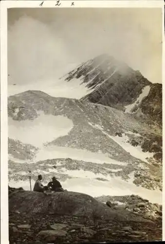 Foto Südtirol, Texelgruppe, Ötztaler Alpen, Lodnergipfel, Bergsteiger Jahn und Gatter beim Abkochen