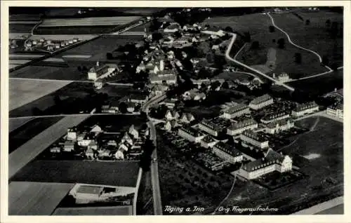 Ak Töging am Inn Oberbayern, Luftaufnahme von Töging, Felder, Häuser, Kirche, 
