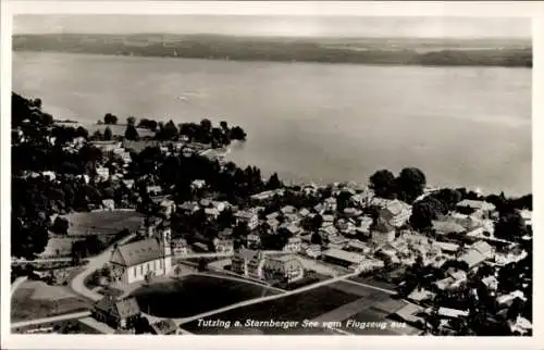 Ak Tutzing am Starnberger See Oberbayern, Luftaufnahme von  Starnberger See, Kirche