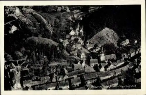 Ak Wippra Sangerhausen am Harz, Luftaufnahme,  Ort mit Häusern und Landschaft