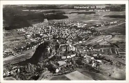 Ak Singen Hohentwiel Baden Württemberg, Luftaufnahme von Hohentwiel mit  Landschaftsaufnahme, 