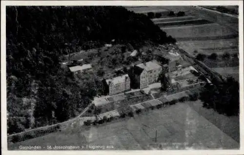 Ak Gemünden Wohra in Hessen, Luftaufnahme, St. Josephshaus, umgeben von Wald und Feldern
