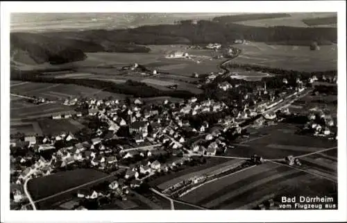 Ak Bad Dürrheim im Schwarzwald, Luftaufnahme, Häuser, Felder, Wald, Flugzeugperspektive