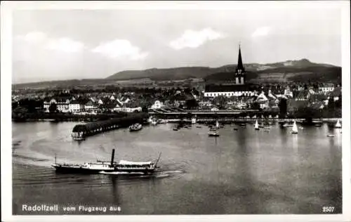 Ak Radolfzell am Bodensee, Fliegeraufnahme, Dampfschiff, Segelboote
