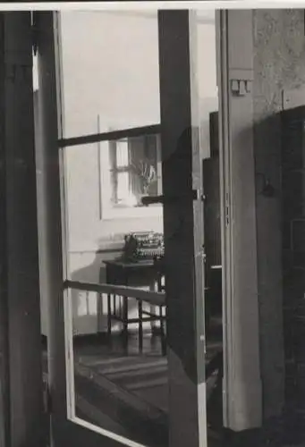 Original Foto Berlin Schöneberg, Monumentenstraße 33/34, Büro, um 1945/46, ca. 13 x 18 cm