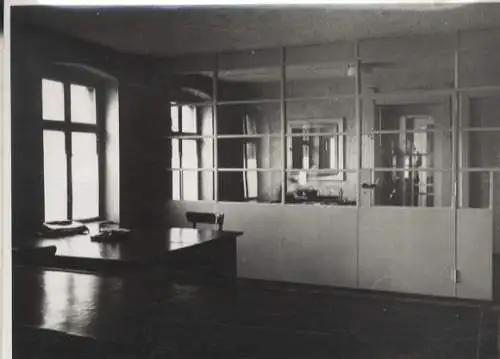 Original Foto Berlin Schöneberg, Monumentenstraße 33/34, Büroräume, um 1945/46, ca. 13 x 18 cm