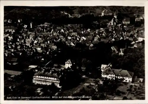 Ak Bad Orb im Spessart Hessen, Luftaufnahme von Bad Orb, viele Häuser, Blick auf das Kurhaus
