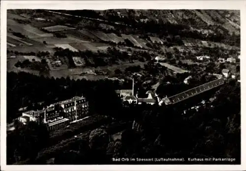 Ak Bad Orb im Spessart Hessen, Fliegeraufnahme vom Kurhaus mit Parkanlage