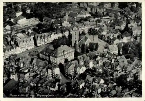 Ak Siegen in Westfalen, Luftaufnahme von   Gebäude, Stadtkirche, Fachwerkhäuser