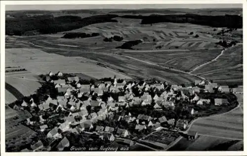 Ak Gruorn Münsingen in Württemberg, Luftaufnahme von  ländliche Landschaft, viele Dächer